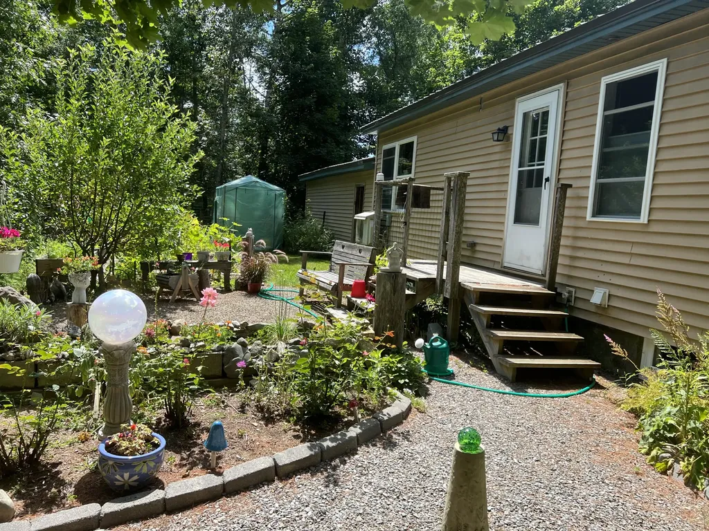 39 Pine Grove Avenue Glenburn ME 04401