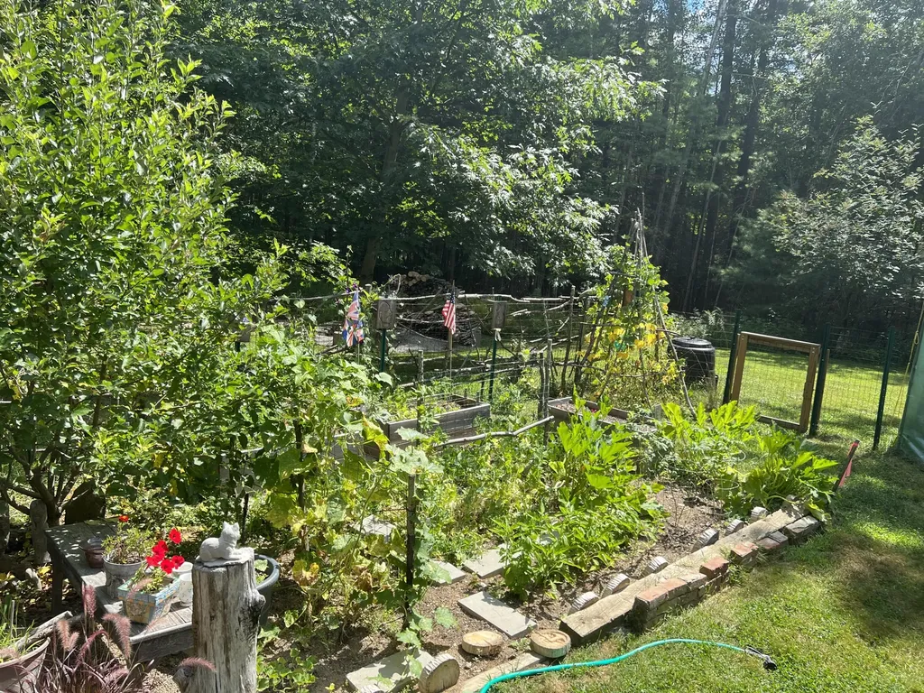 39 Pine Grove Avenue Glenburn ME 04401
