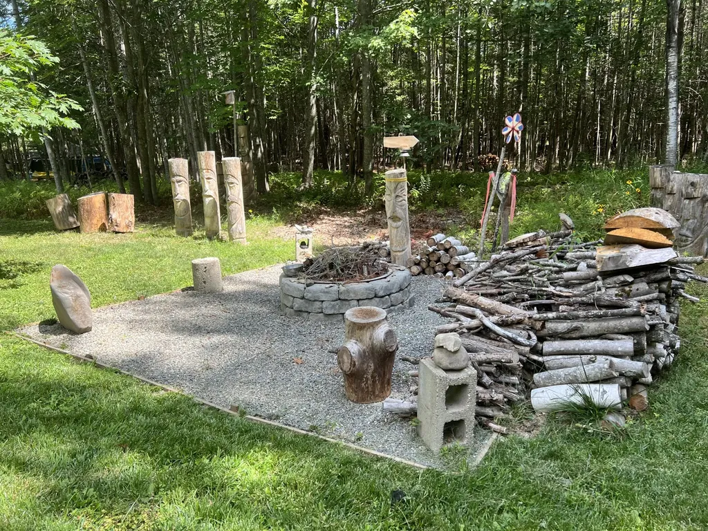 39 Pine Grove Avenue Glenburn ME 04401