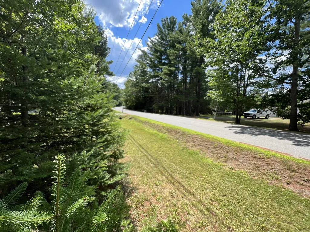 39 Pine Grove Avenue Glenburn ME 04401