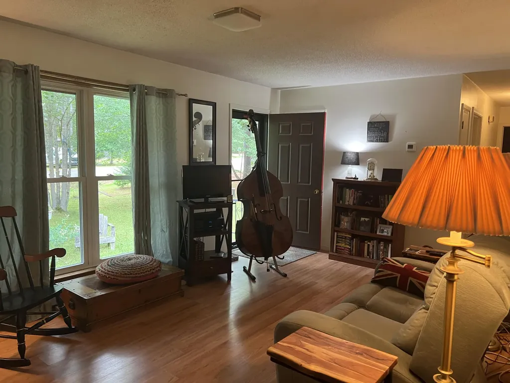 39 Pine Grove Avenue Glenburn ME 04401