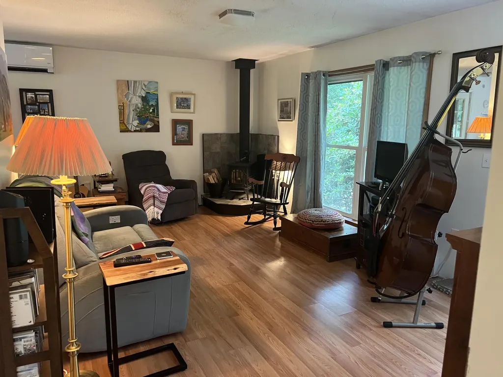 39 Pine Grove Avenue Glenburn ME 04401