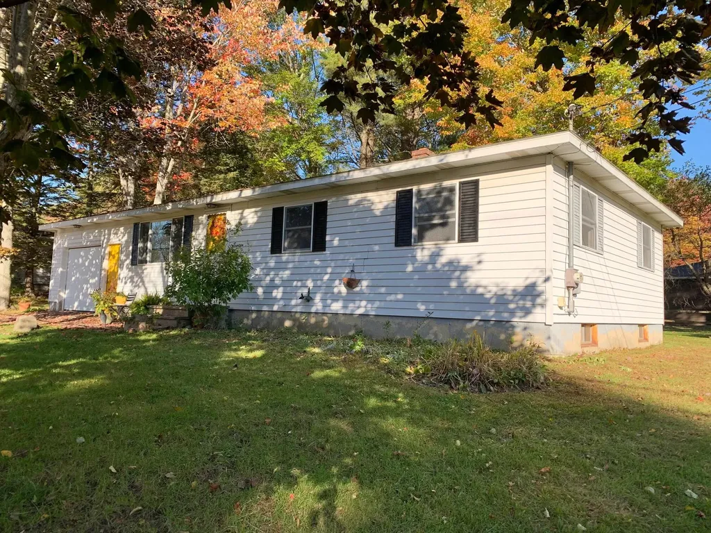 18 Bartholomew Street Lisbon ME 04250