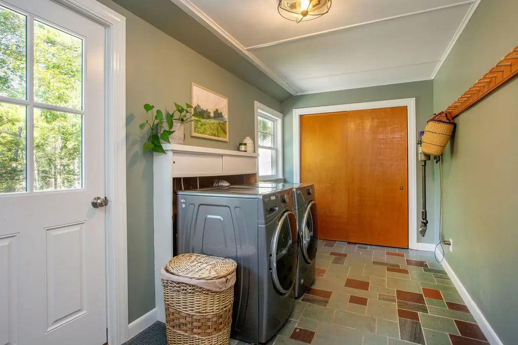 606 Mere Point Road Brunswick ME 04011