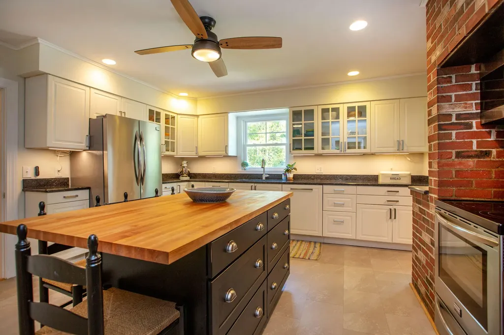 606 Mere Point Road Brunswick ME 04011