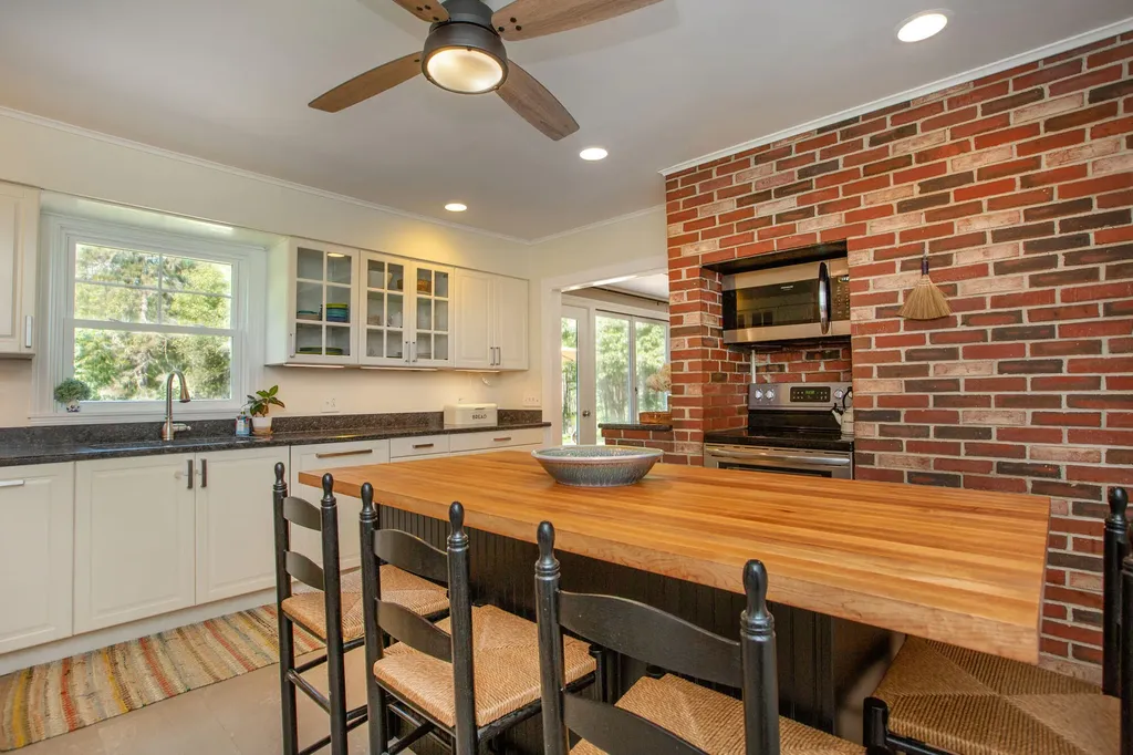 606 Mere Point Road Brunswick ME 04011