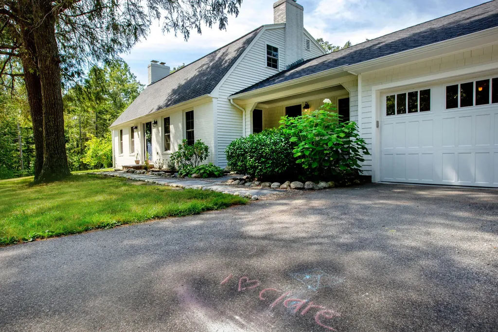 606 Mere Point Road Brunswick ME 04011