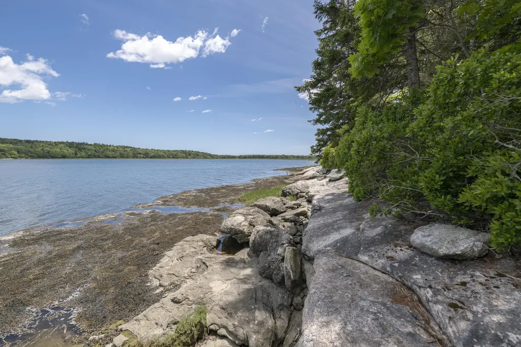 18 Birken Drive Phippsburg ME 04562