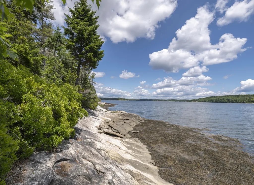 18 Birken Drive Phippsburg ME 04562