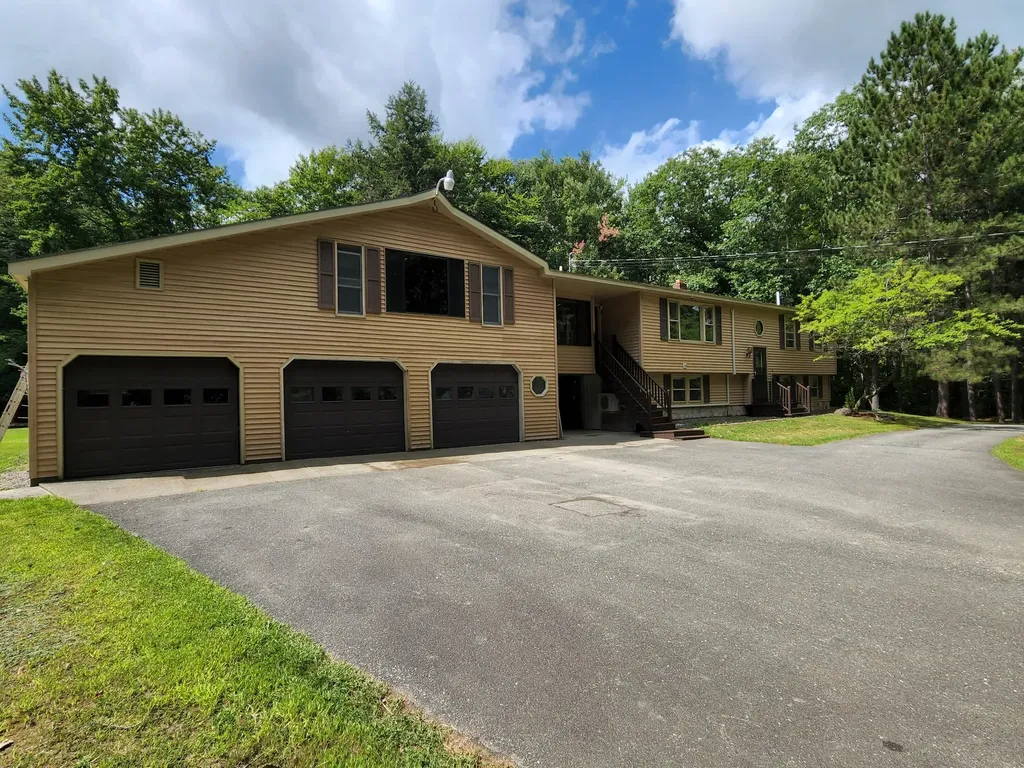 19 Albert Lane Glenburn ME 04401