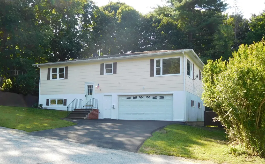 3 Malo Street Lewiston ME 04240