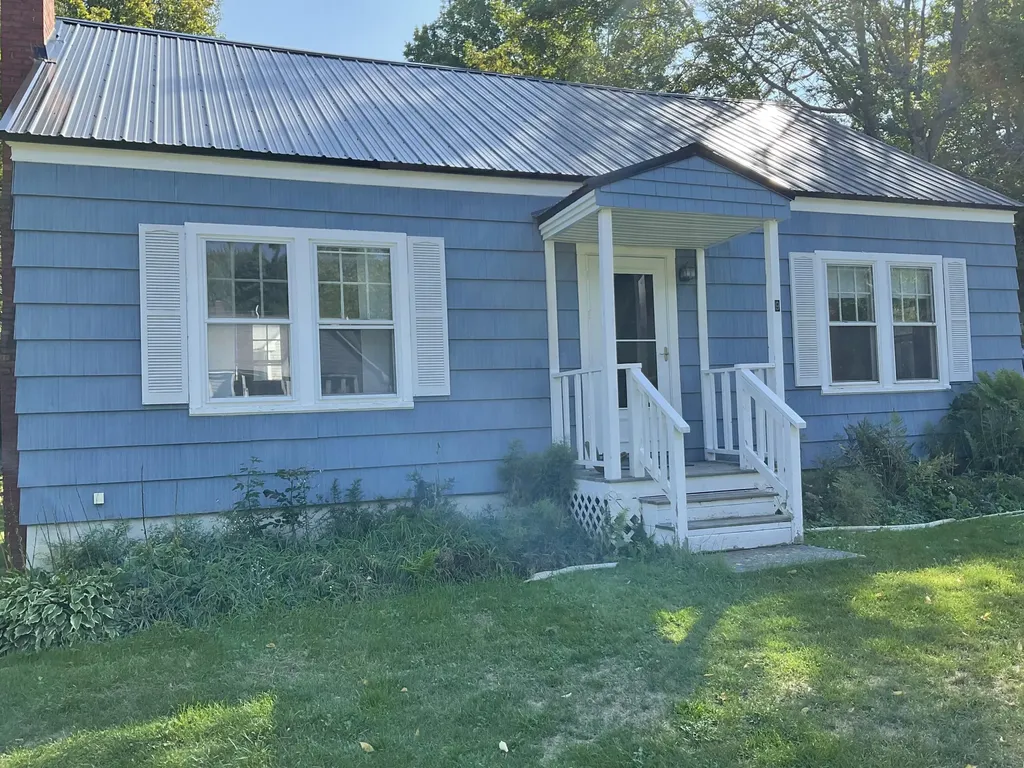 9 Maple Street Topsham ME 04086