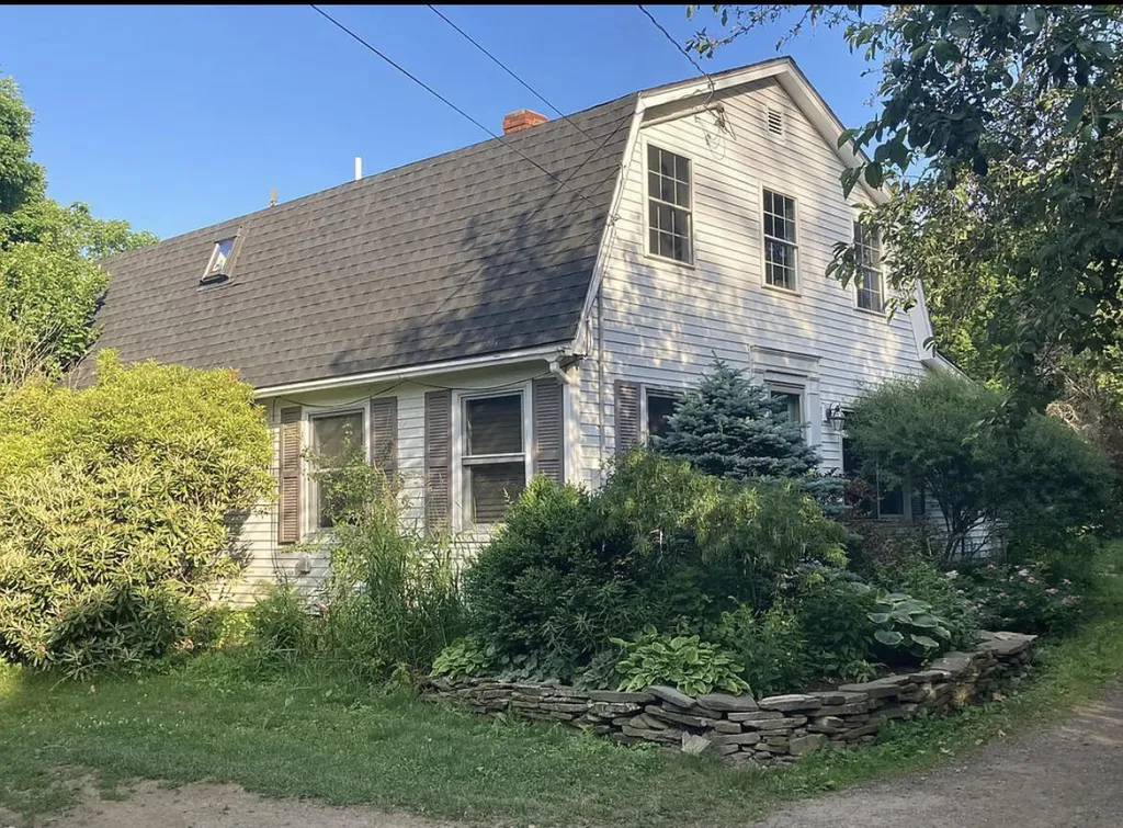 2301 Kennebec Road Newburgh ME 04444