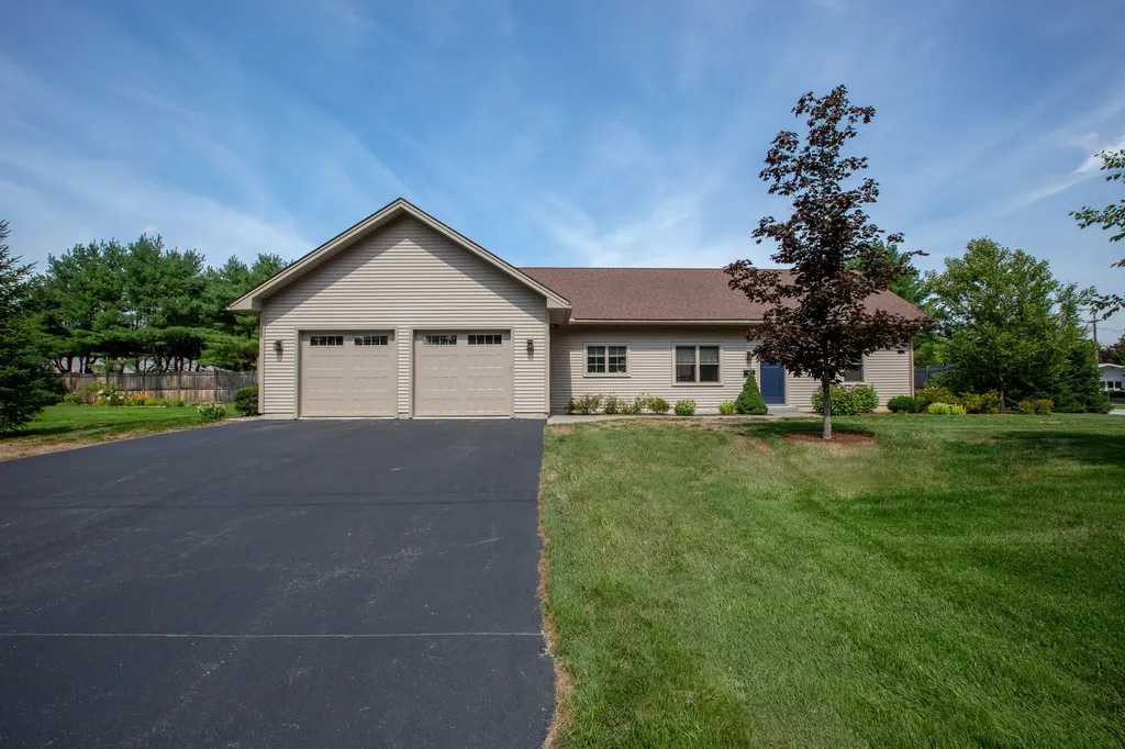15 Bonnaille Avenue Lewiston ME 04240