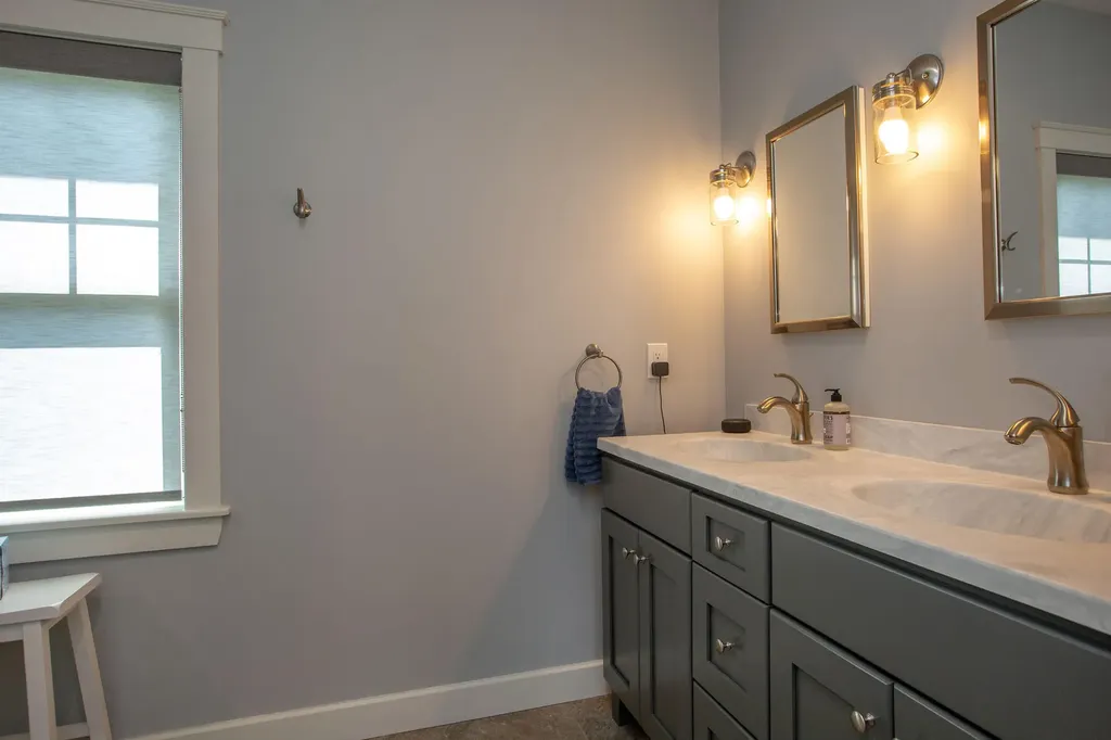 15 Bonnaille Avenue Lewiston ME 04240