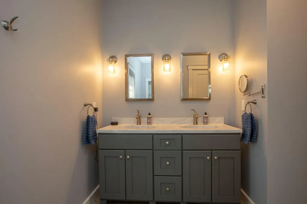 15 Bonnaille Avenue Lewiston ME 04240