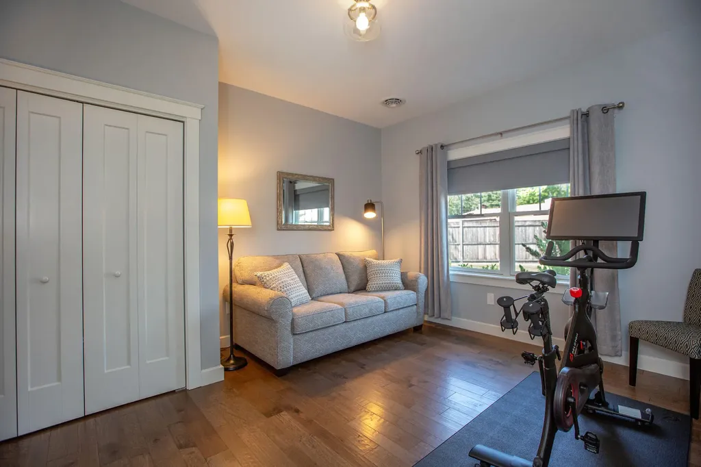 15 Bonnaille Avenue Lewiston ME 04240