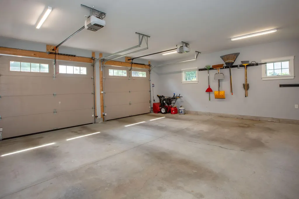 15 Bonnaille Avenue Lewiston ME 04240