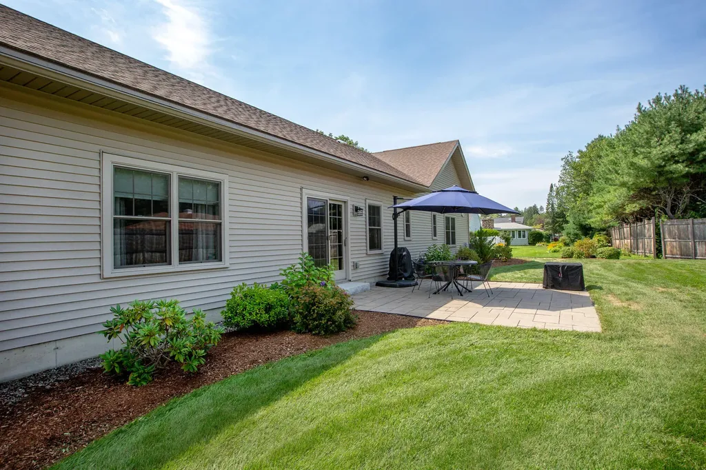 15 Bonnaille Avenue Lewiston ME 04240
