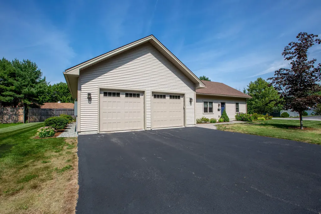 15 Bonnaille Avenue Lewiston ME 04240