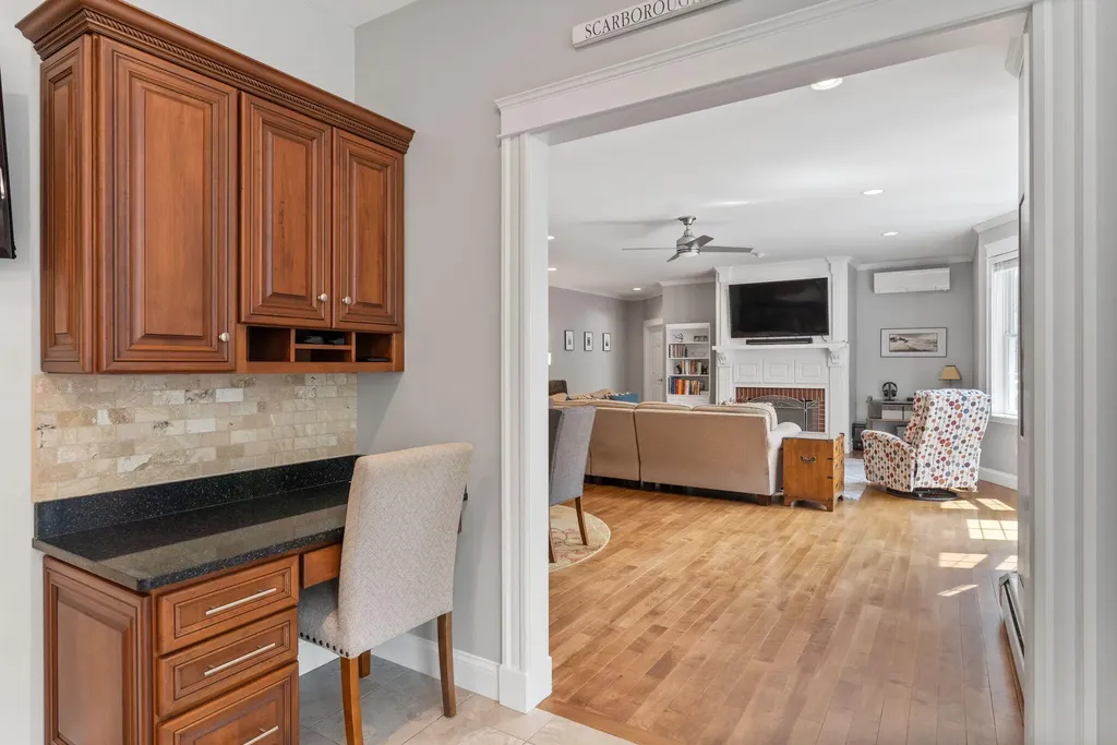 12 Freedom Road Scarborough ME 04074