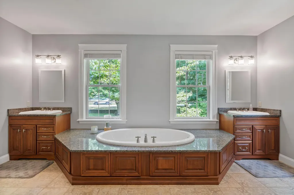 12 Freedom Road Scarborough ME 04074