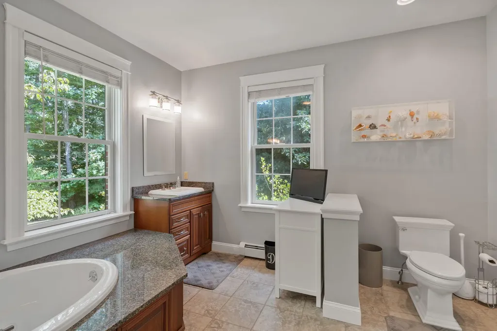 12 Freedom Road Scarborough ME 04074