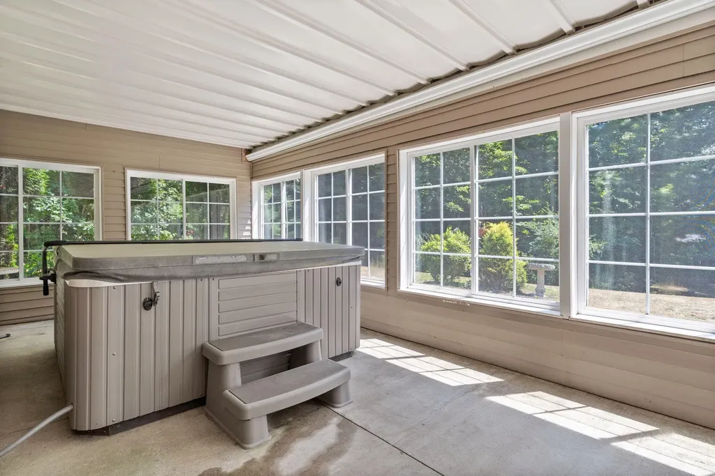 12 Freedom Road Scarborough ME 04074