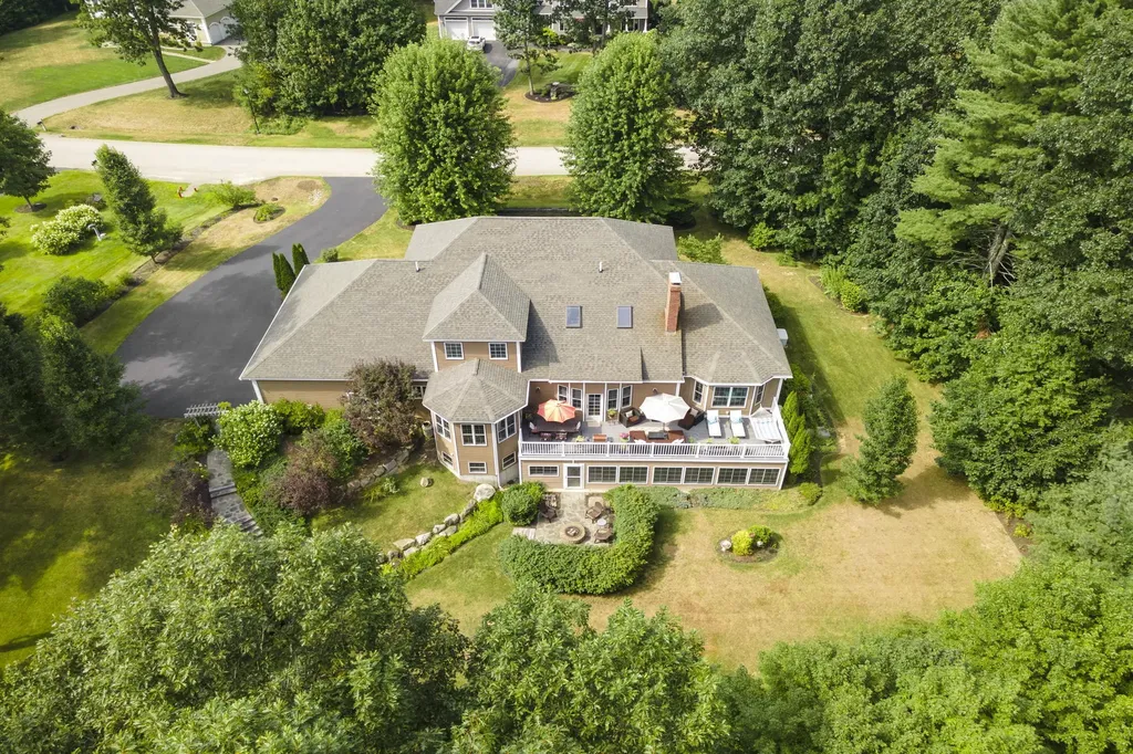 12 Freedom Road Scarborough ME 04074
