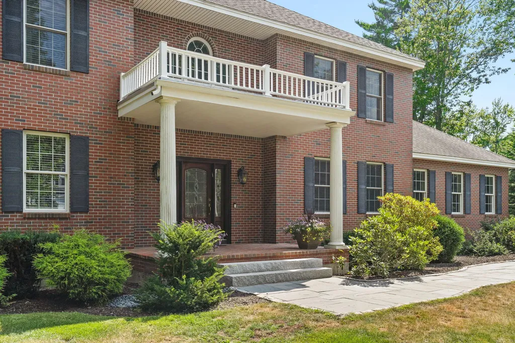 12 Freedom Road Scarborough ME 04074