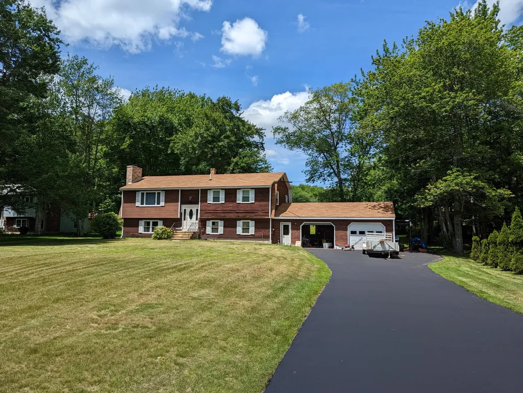 8 Somerset Place Topsham ME 04086