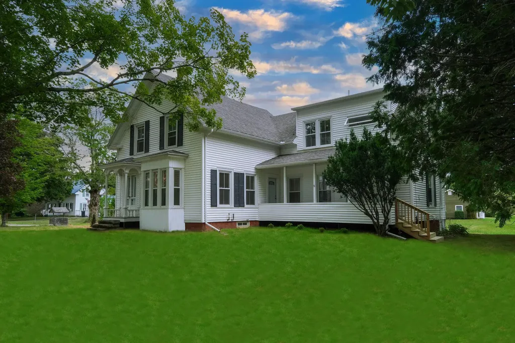 1142 E Pittston Road Pittston ME 04345