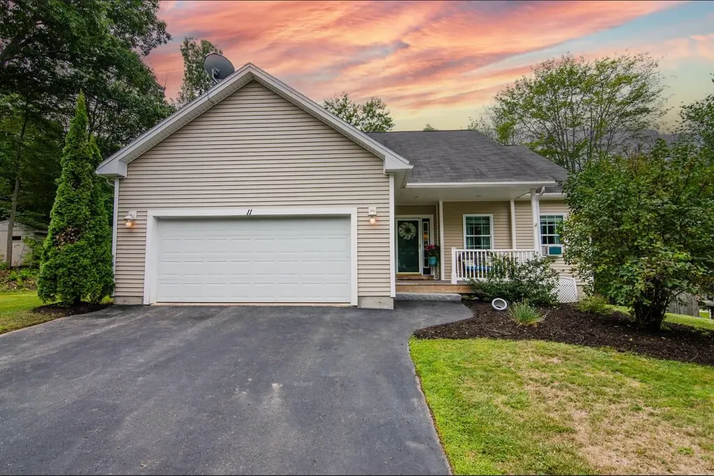 11 St James Place Lewiston ME 04240