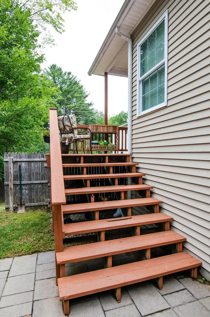 11 St James Place Lewiston ME 04240