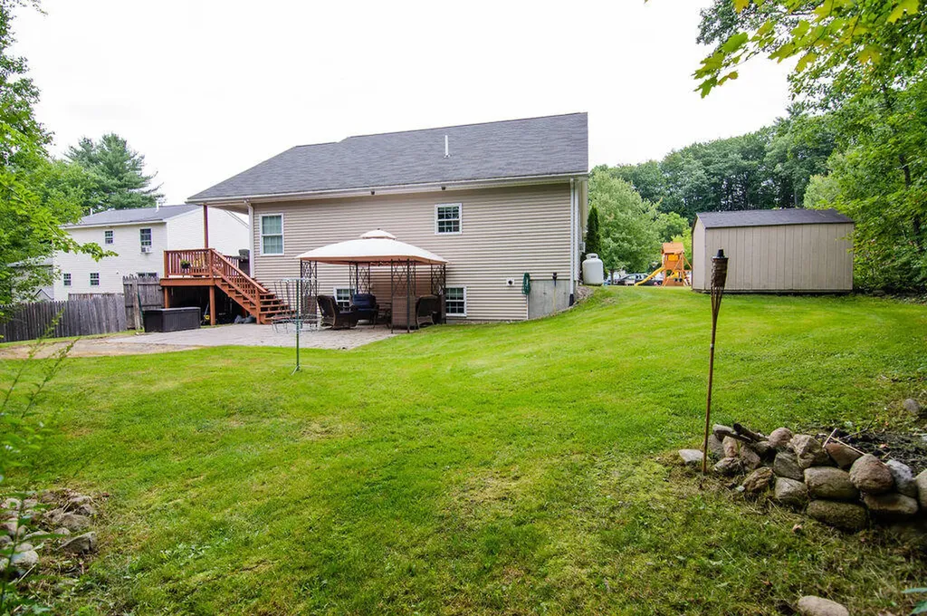 11 St James Place Lewiston ME 04240