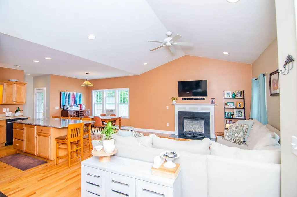 11 St James Place Lewiston ME 04240