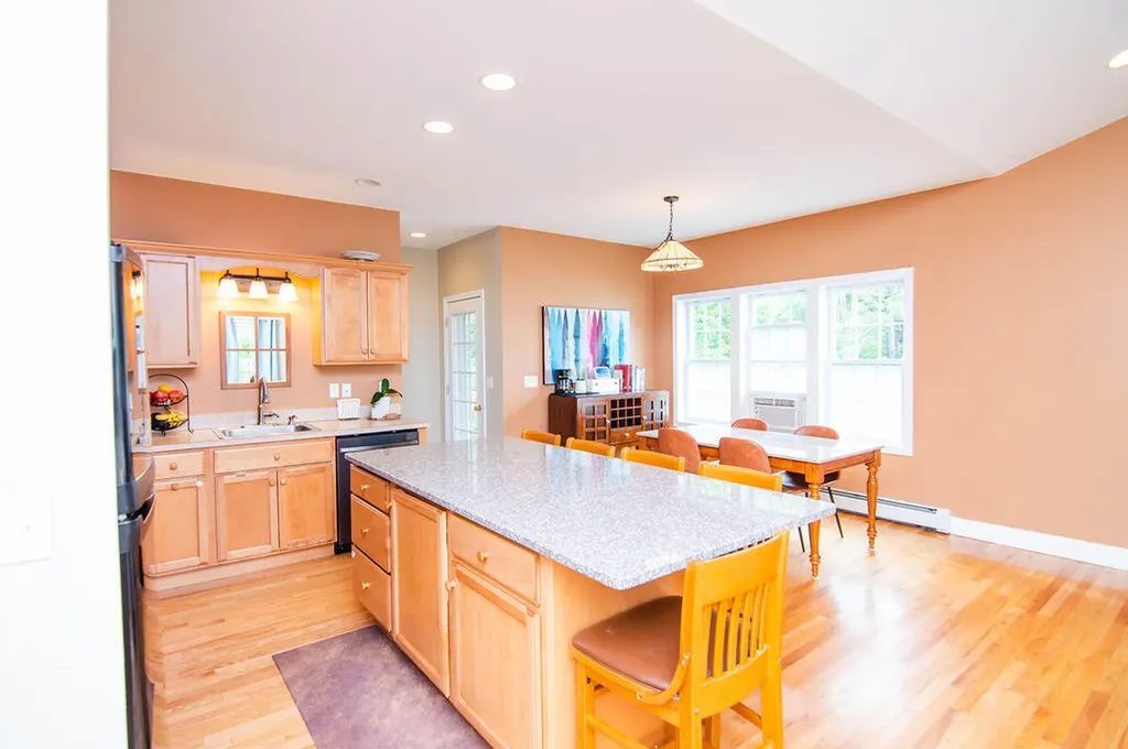 11 St James Place Lewiston ME 04240
