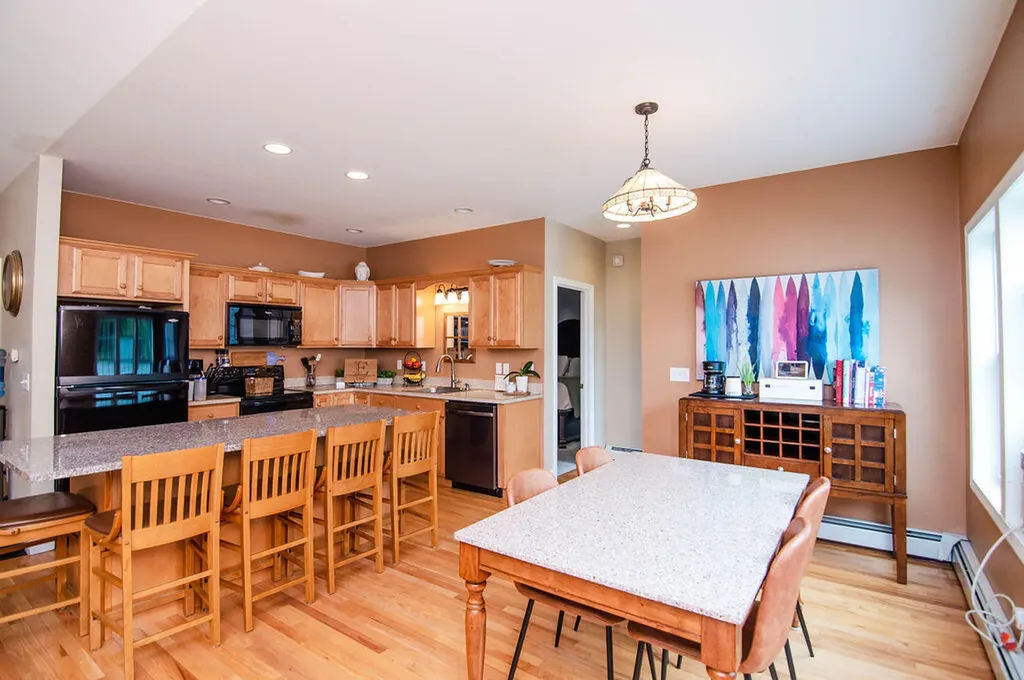 11 St James Place Lewiston ME 04240