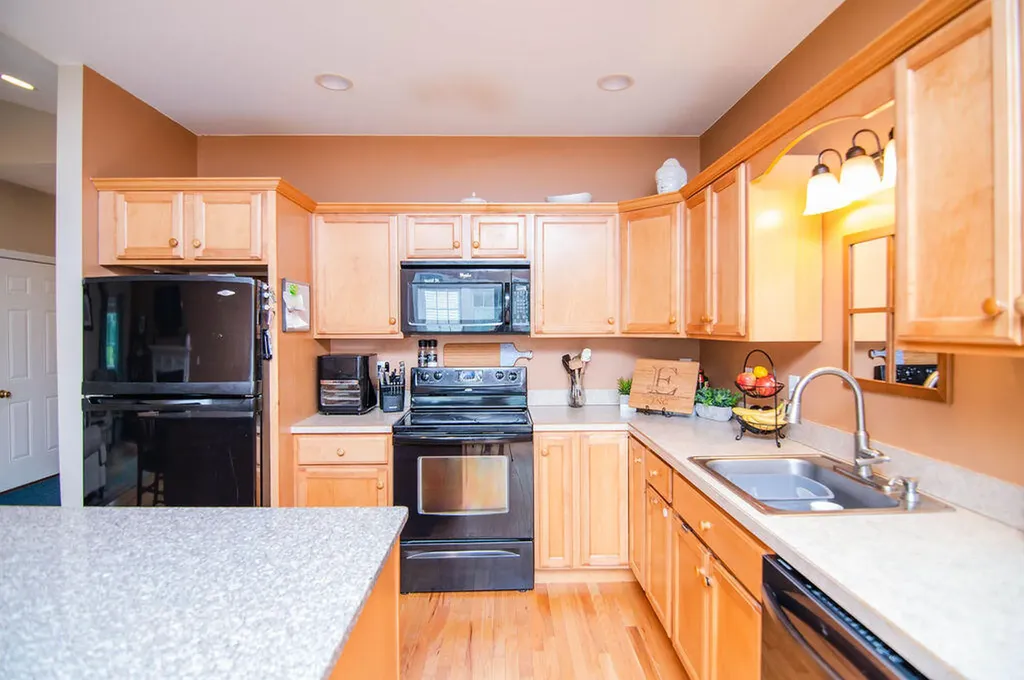 11 St James Place Lewiston ME 04240