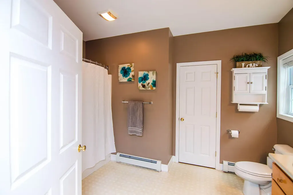 11 St James Place Lewiston ME 04240