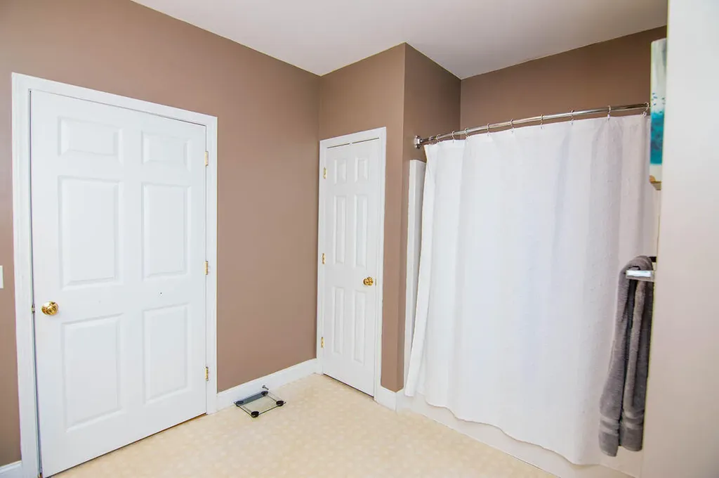 11 St James Place Lewiston ME 04240