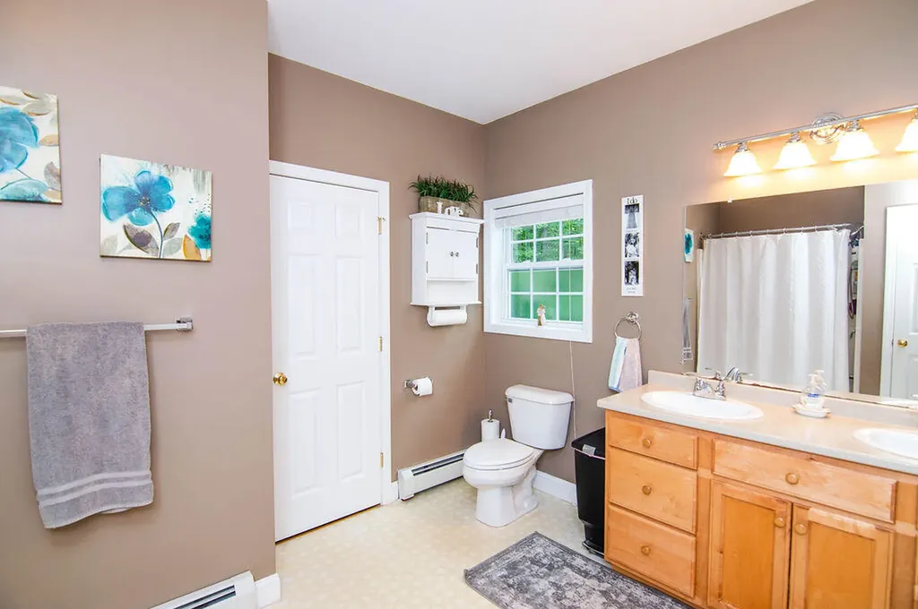 11 St James Place Lewiston ME 04240