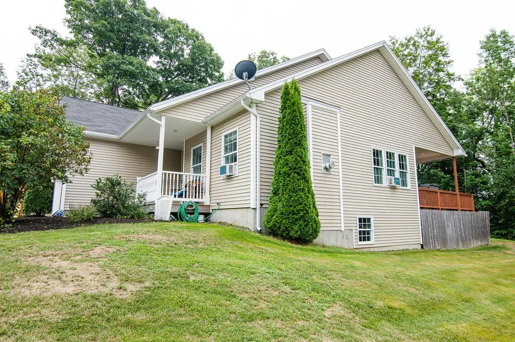 11 St James Place Lewiston ME 04240