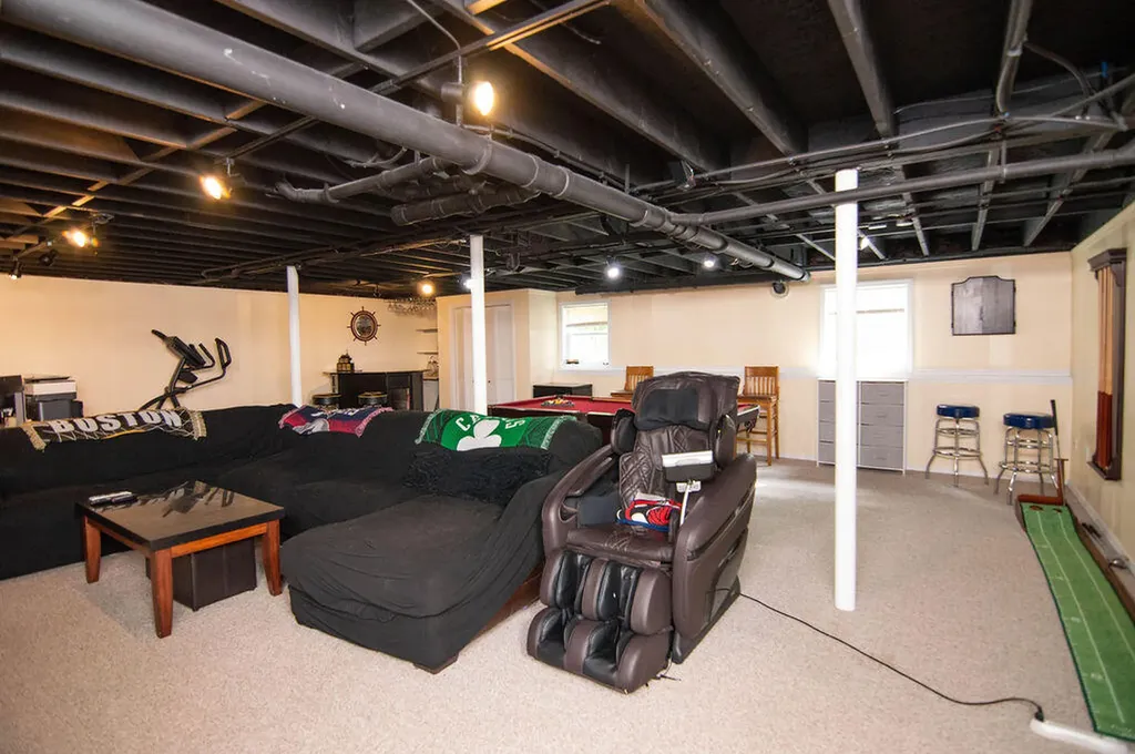 11 St James Place Lewiston ME 04240