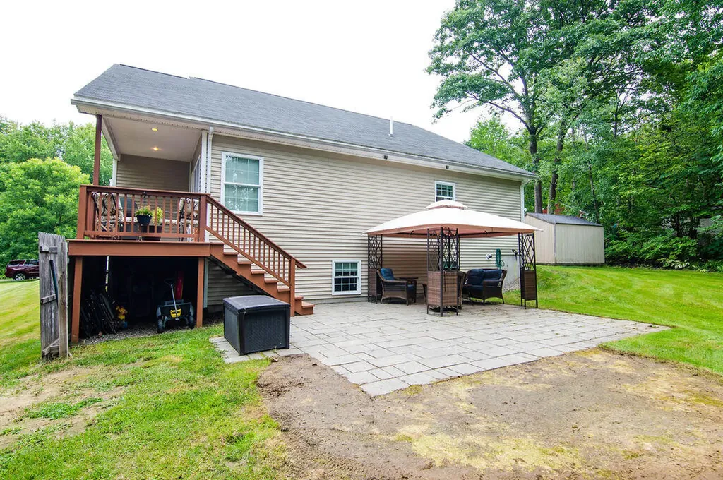11 St James Place Lewiston ME 04240