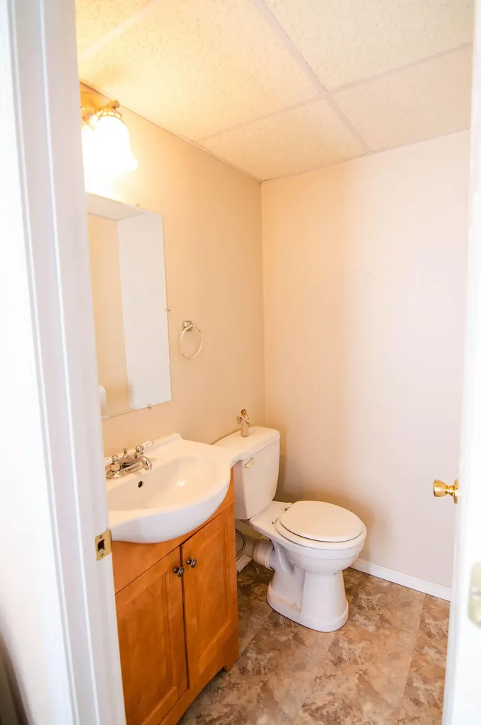 11 St James Place Lewiston ME 04240
