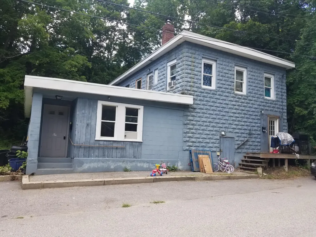 13 Hutchins Street Auburn ME 04210