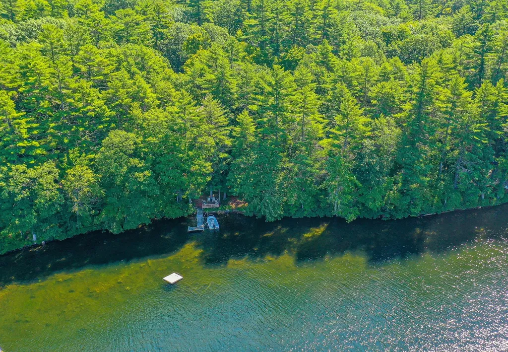 23 Crescent Shore Road Raymond ME 04071