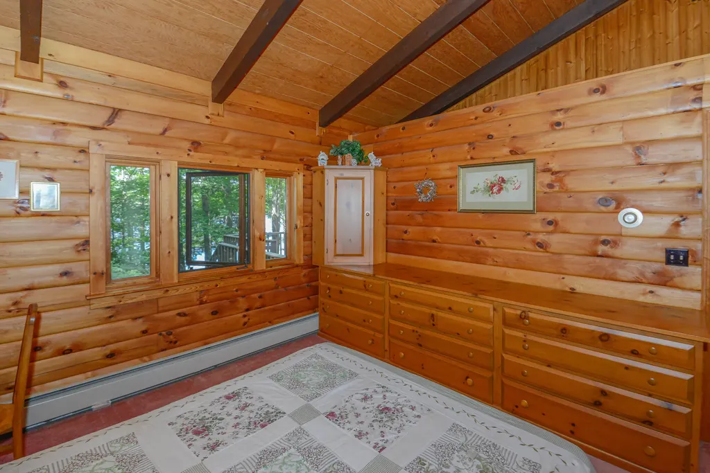 23 Crescent Shore Road Raymond ME 04071