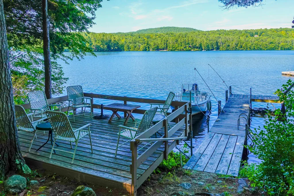 23 Crescent Shore Road Raymond ME 04071